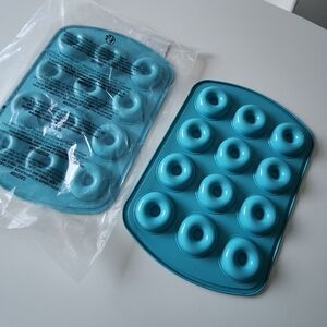 2 Pampered Chef Donut Pans Cookware Baking Deserts Treats Mini Donut Oven Dishes